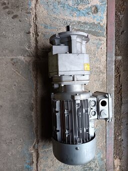 Elektromotor s převodovkou 1,5 kW 170 ot/min - 2