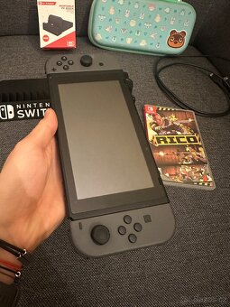Nintendo Switch V2 + hra + příslušenství - 2
