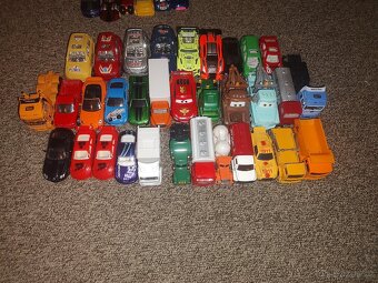 Hot wheels a další autíčka - 2