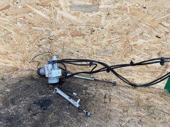 HYDRULICKÁ PUMPA KUFRU VW PHAEOTN 3D5827383B - 2