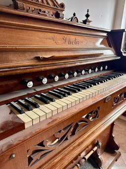 Historické šlapací harmonium Lhota, cca 1900 - 2