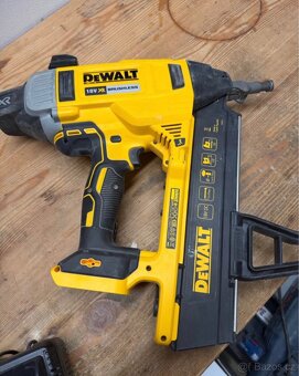 Hřebíkovačka DeWALT DCN890N 2x 5aH - 2