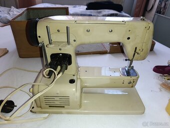 Šicí stroj LADA 132 - 2