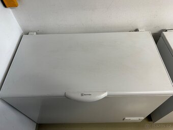 Pultový mrazák Electrolux EC2233AOW1, 223 l - 2