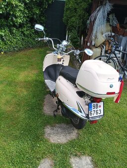 Skůtr Luky Znen Retro 125ccm - najeto 832km - jako nový - 2