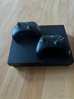 Xbox One X - 2