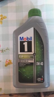 Motorový olej značky Mobil 1 0W-40 zelený - 2