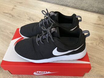 Nike Roshe One dámske tenisky velikost 40,5 - 2