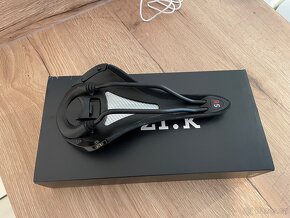 Sedlo Fizik R5 silnicni - 2