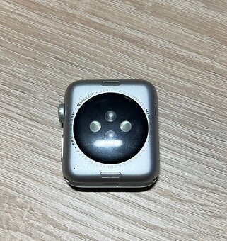 Apple Watch Series 3 42mm - 2