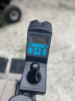 ELEKTRICKÝ INVALIDNÍ VOZÍK (Baugruppe Modell 1.622) - 2