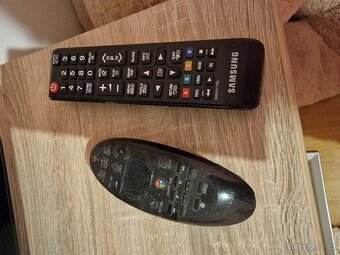 TV 40" Samsung UE40H6470 - 2
