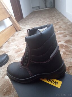 Prodám nové pracovní zimní boty velikost 45 - 2