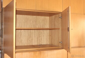 Skříňka s poličkou, uzamykatelná - borovice limba - 2