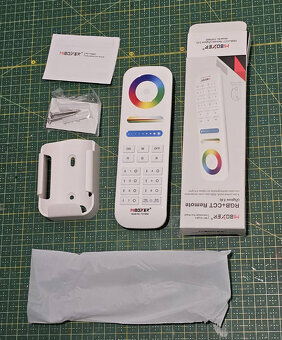 Zigbee 3.0 Dalkove Ovladani na svetla RGB CCT Remote FUT089Z - 2