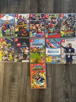 Nintendo switch (oled white) + příslušenství a 12 her - 2