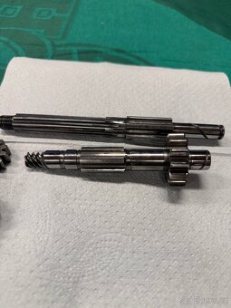 Jawa 500 Ohc - díly převodovky - 2