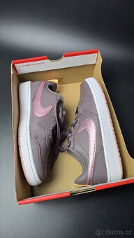 Nike court borough low 2    37,5eu - 2