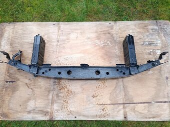 BMW iX xDrive50, výztuha předního nárazníku - 2