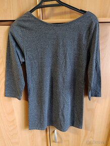 Šedé tričko se zdobením - 2