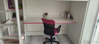 Prodám patrovou postel se stolem - 2