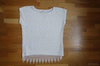 Bílá dívčí krajková halenka/tričko vel.122/128 - 2