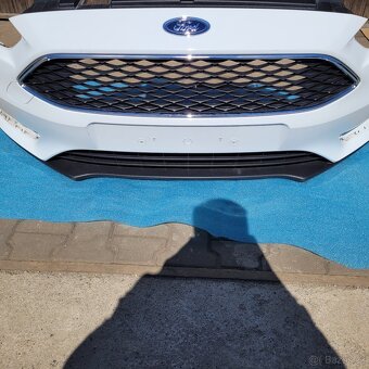 Ford Focus mk3 facelift přední nárazník maska - 2