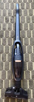 Electrolux WQ71-50IB vertikální vysavač - 2