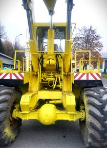 3x nakladač ZTS UNK 320 - 2