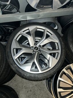 Alu kola + Pneu. AUDI Sada kol 23" SQ8 RSQ8 295/35 - 2