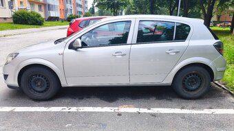 Astra H 1.6 85 kW 2012 - 2