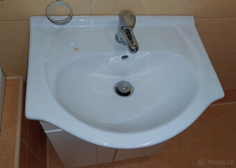 Koupelnová skříňka s umyvadlem, baterií a výpustí - 2