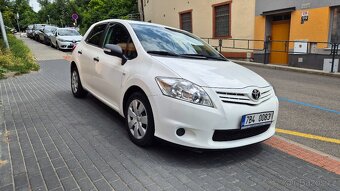 Toyota Auris 1,6 97 kw, 1. maj., 45 tis. km - 2