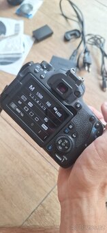 Prodám Canon EOS 77D s objektive EF 75-300mm a příslušenství - 2