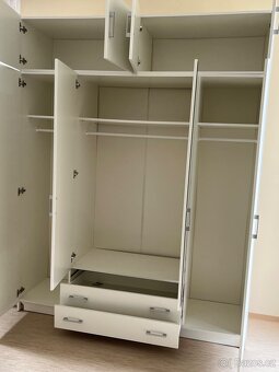 Šatní skříň bílá - 2