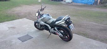 Suzuki GSR600 - 2