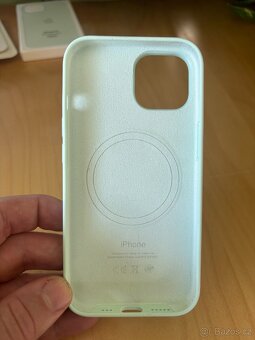 Apple silikonový kryt s MagSafe pro iPhone 15 |Mátově zelená - 2
