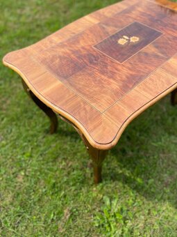 Elegantní vintage stolek s intarzií - 2