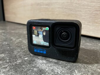 GoPro 12 a originální příslušenství - 2