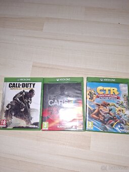 Xbox one S 512 gb s účtem - 2