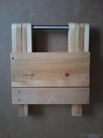 Prodám dřevěnou skládací stoličku - 2