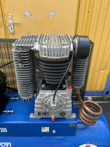 Dvoupístový kompresor Orlík PKS 40/300 l - ZÁRUKA - 2