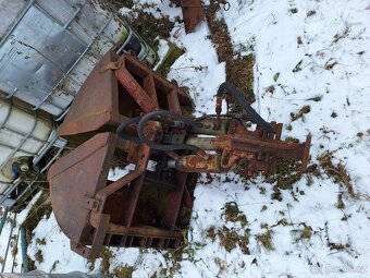 Otočný nakladač - 2