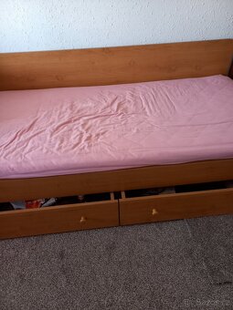 DŘEVĚNA POSTEL - VELKY ÚLOŽNÝ PROSTOR - 2