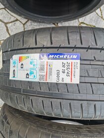 Nové pneu Michelin pilot super sport 255/45 r19 - 2