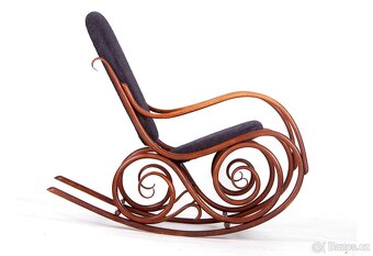 Luxusní starožitné houpací křeslo THONET po přečalounění. - 2