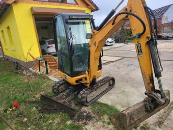 Strojník, bagrista na pásový minibagr JCB 8018 - 2
