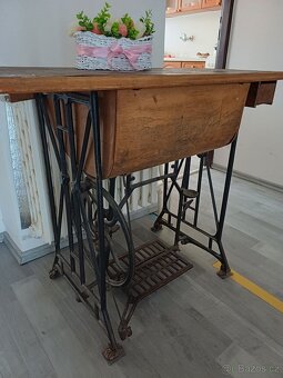 Šicí stroj - 2