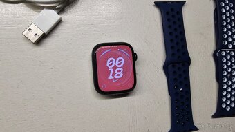 Apple Watch 7 black 45mm - drobná chyba - 2