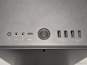 Prodám počítačovou skříň Fractal Design Define 7 Mini Black - 2